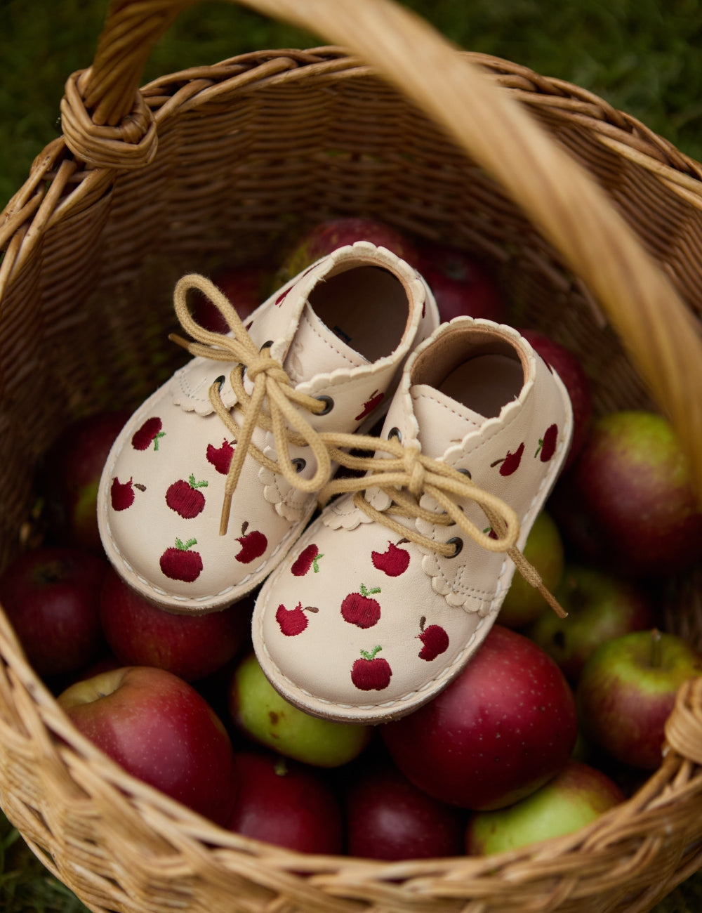 Apple Scallop Boot - Cream