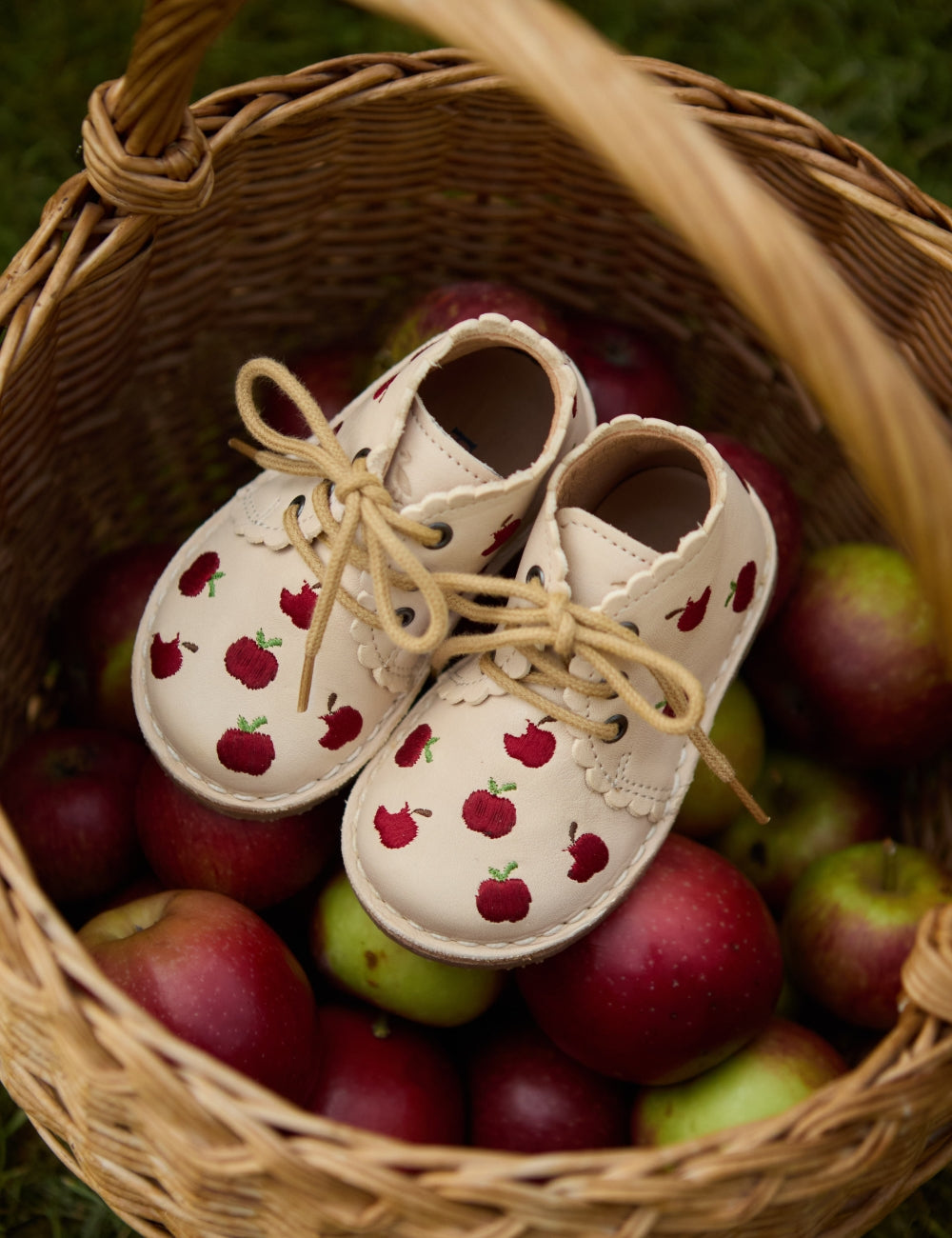 Apple Scallop Boot - Cream