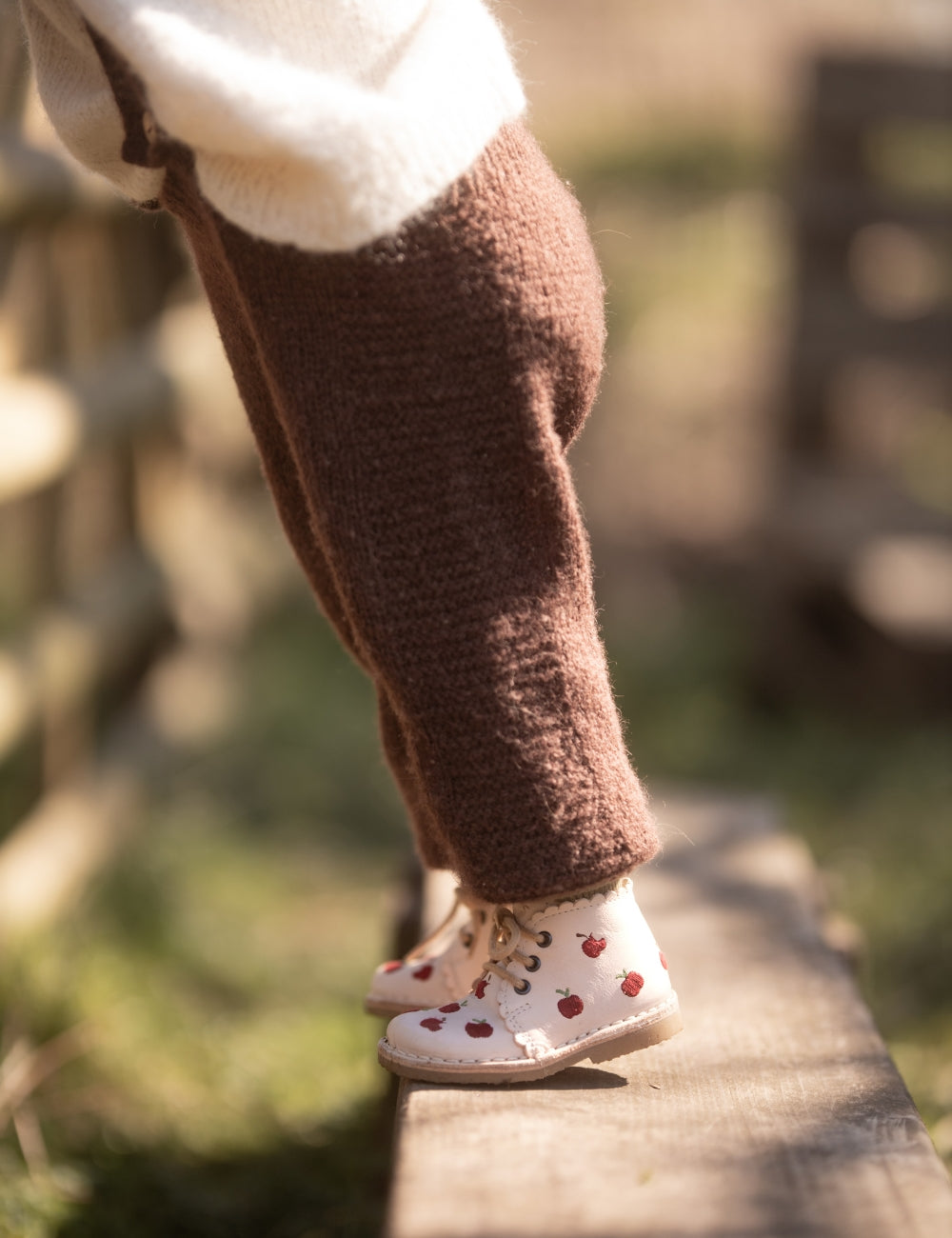 Apple Scallop Boot - Cream