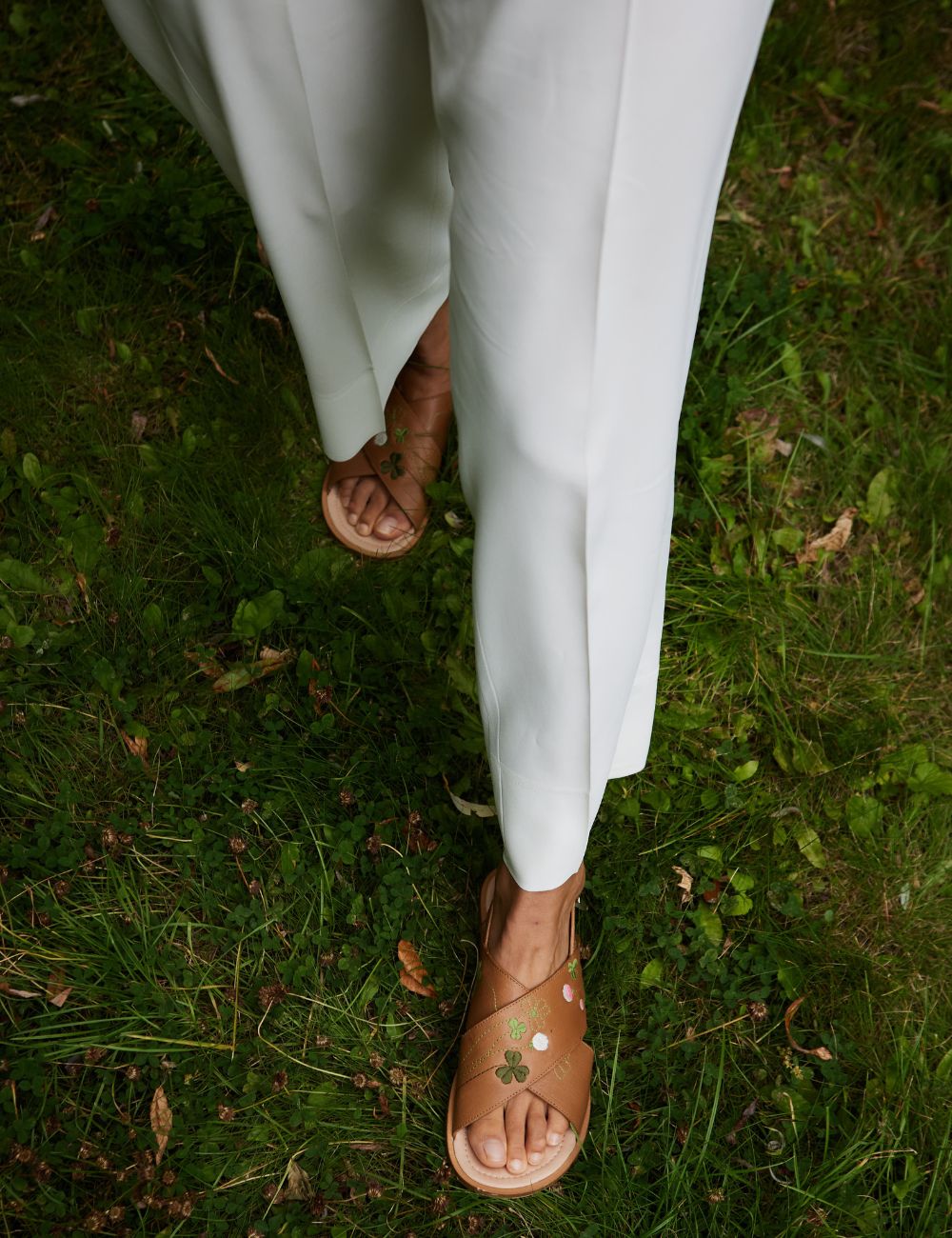 Blooming Clover Mama Sandal - Latte